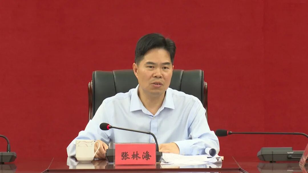 海丰县十六届人大常委会召开第四次会议