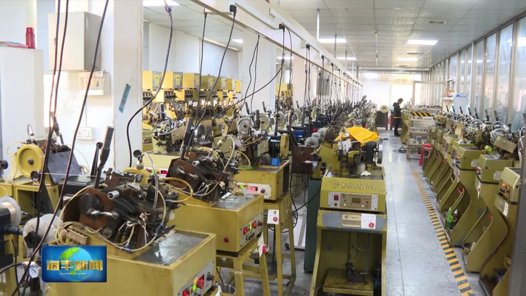 梅陇春来早金花银花万树开