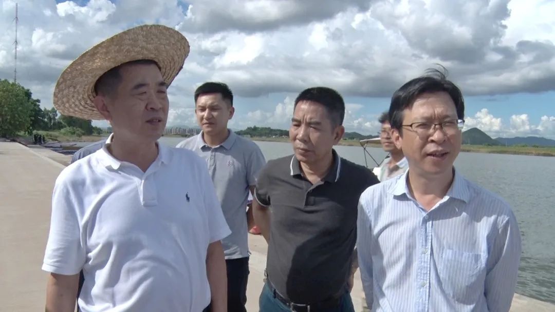 7月22日,省生态环境厅生态环境保护监察办公室主任赖海滨率队到我县