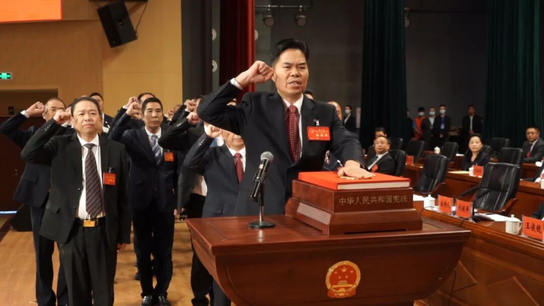 聚焦两会闭幕张林海当选县人大常委会主任范秉康当选海丰县人民政府