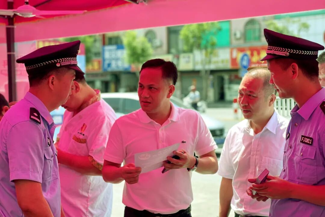 县委副书记卓江广,副县长,公安局局长冯建青到场