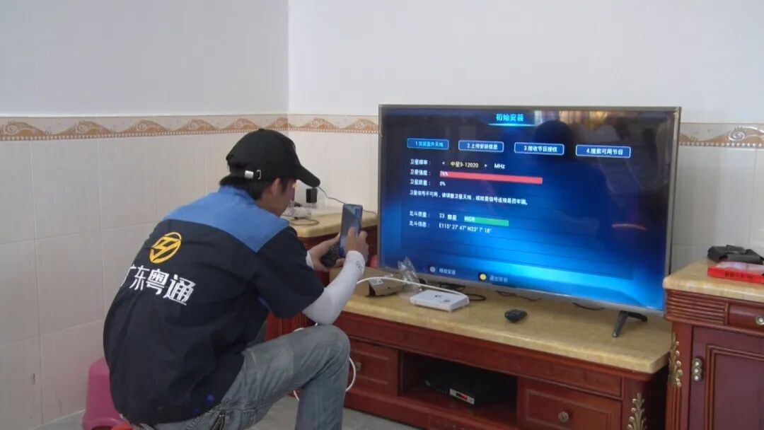 海丰免费安装户户通卫星直播机畅通偏远群众接收信息渠道