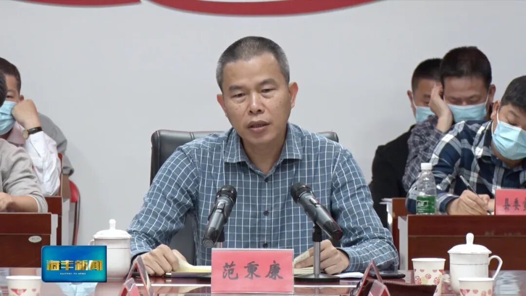 县长范秉康和县领导王俊锐,阳宇,彭少华,黄宽铭等在我县分会场参加