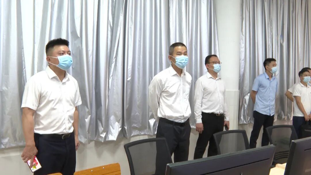 6月1日,县长范秉康深入陆安高级中学考点检查指导高考准备工作,要求各