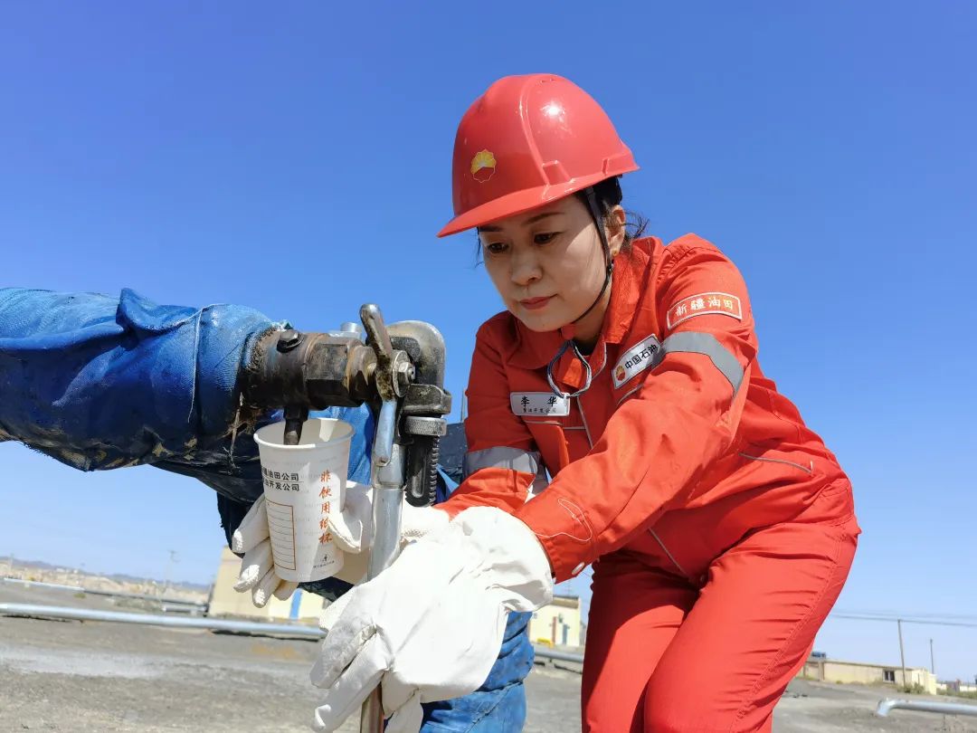 组图|新疆油田石油人节日坚守在油气生产一线