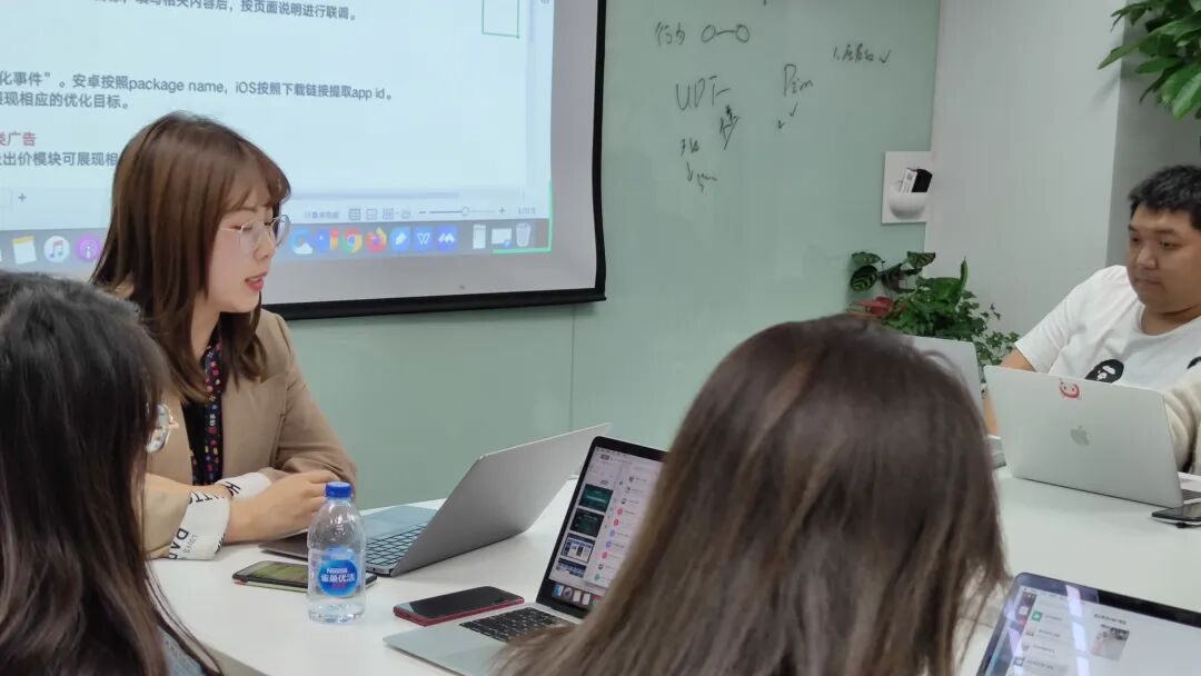 说行业效果广告营销玩法和实操指导快手推广开户价格小说行业营销专家刘咪和陈花蕊老师针对免费小说和付费小说广告转化链路的差别