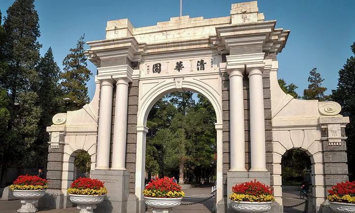 高考差2分无缘清华，母亲不甘请求重查试卷，卷上11字让其清醒