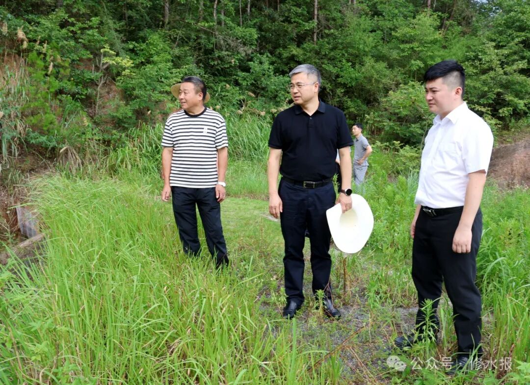 郑庆华到渣津路口调度灾后重建工作_政务要闻_修水县委县政府门户网站