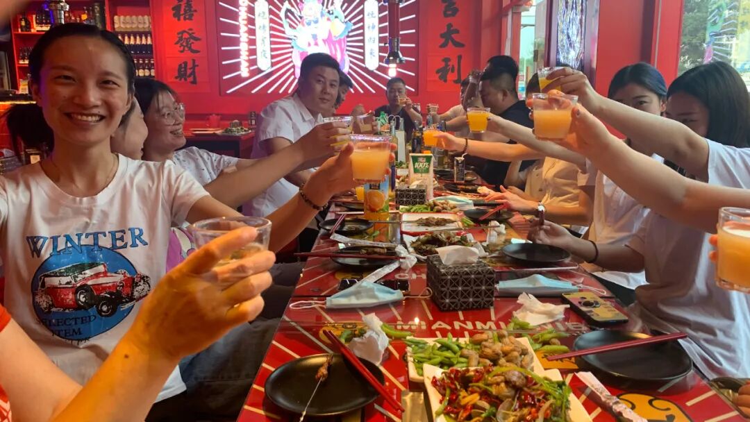 建海中建第二季度员工庆生会