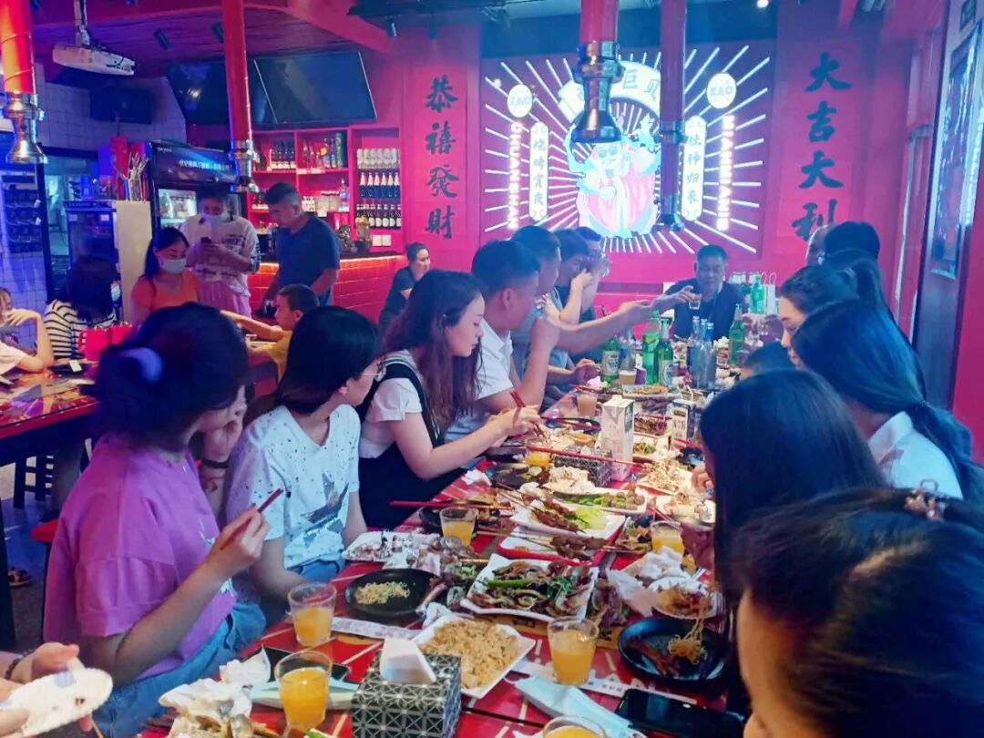 建海中建第二季度员工庆生会