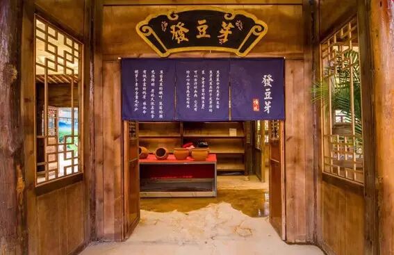 古色古色的豆腐坊里,不知能否遇见一位豆腐西施呢!各种好玩儿的工坊!