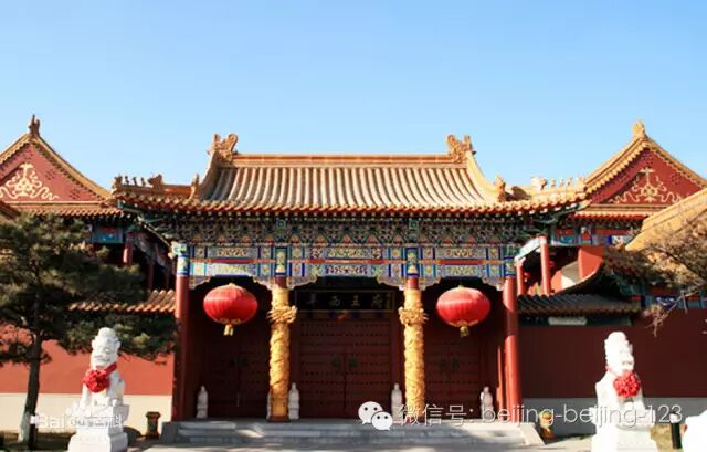 过去,郑各庄叫郑家庄,这里还有个地名叫平西王府,俗称平西府.