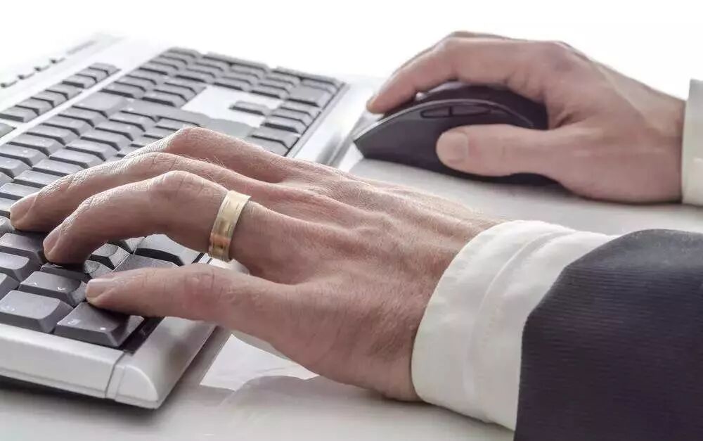 线上职业牌手的一天