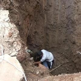 蚌埠一男童不慎跌落机井！挖掘机掘地十米成功救出！
