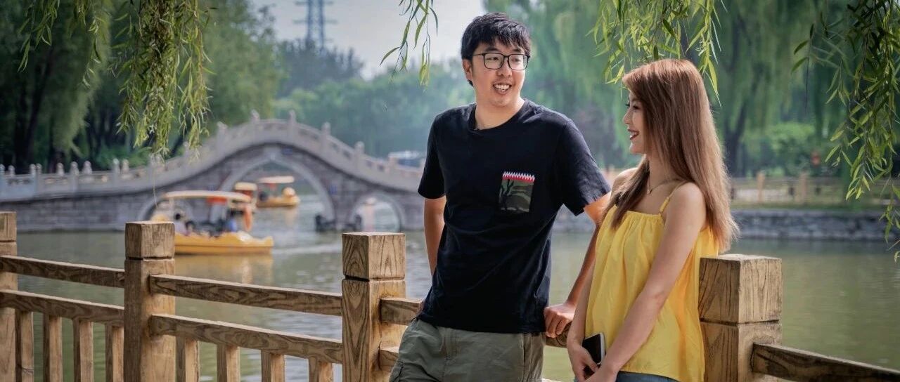 和女朋友约会，如何搞定她弟弟？