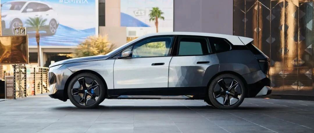 CES最炫技，还要看宝马随时能给车身变色的“电子墨水”