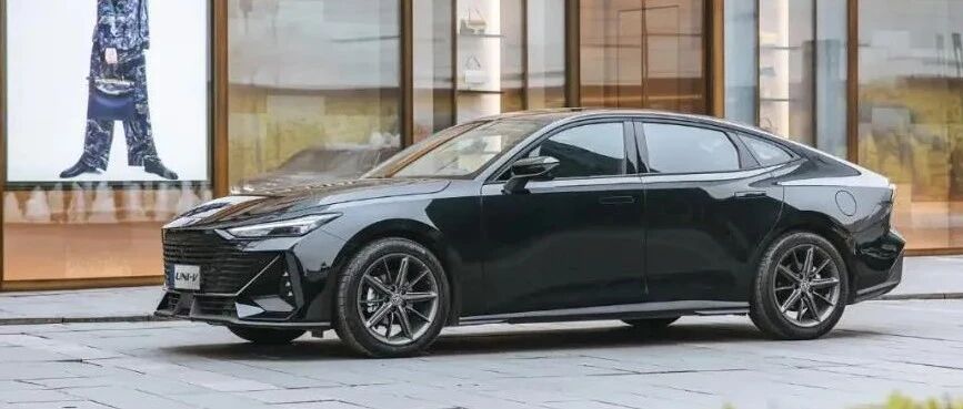 顶配盲订价13.49万，长安UNI-V要做年轻人的“Dream Car”