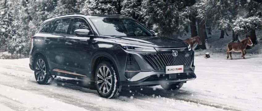 为在SUV市场“杀出血路”，长安把最好的都给了第二代CS75PLUS