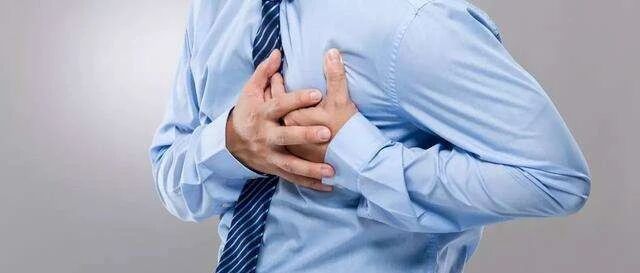 总是心悸是怎么回事？胸痛又是什么原因呢？