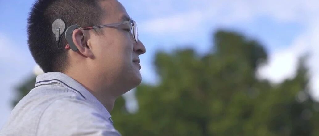 90后失聪男生入选福布斯精英，他的一个举动影响60万人