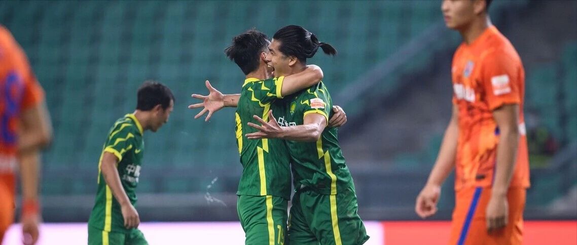 遗憾！国安1-2遭泰山绝杀，张玉宁连场进球，绝对主力受伤送医