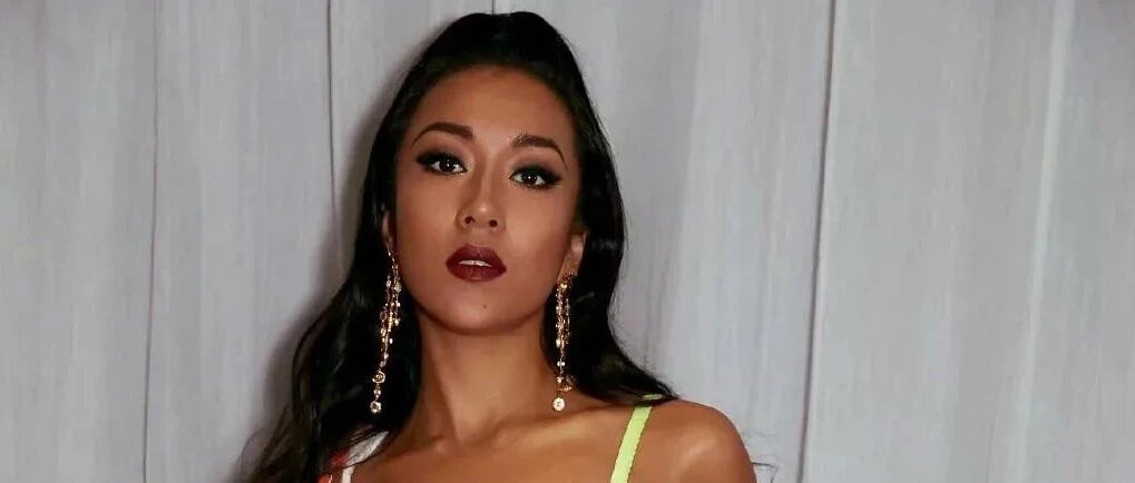 把吉克隽逸刷成冷白皮后，我终于明白了丑跟黑没半毛钱关系…