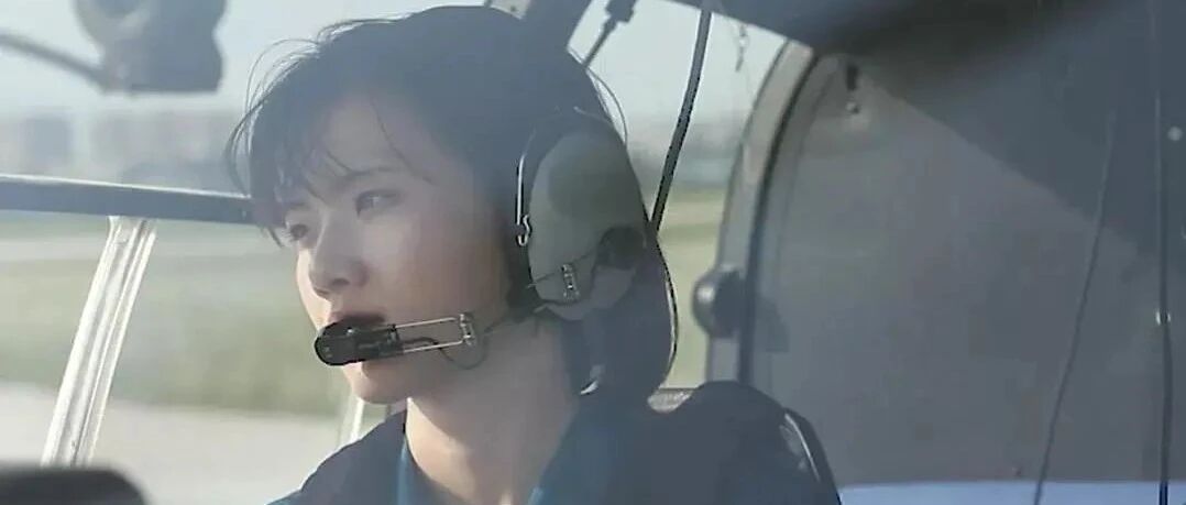 一露脸就惊艳1.2亿国人，这个开飞机登上「新闻联播」的小姐姐到底什么来头？