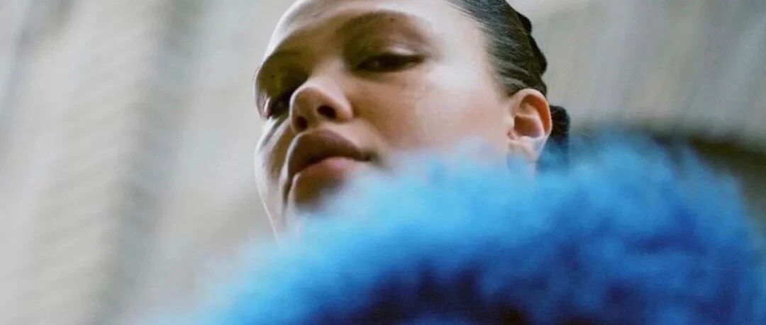 被“BM风”封杀的L码女孩，如今走上了T台