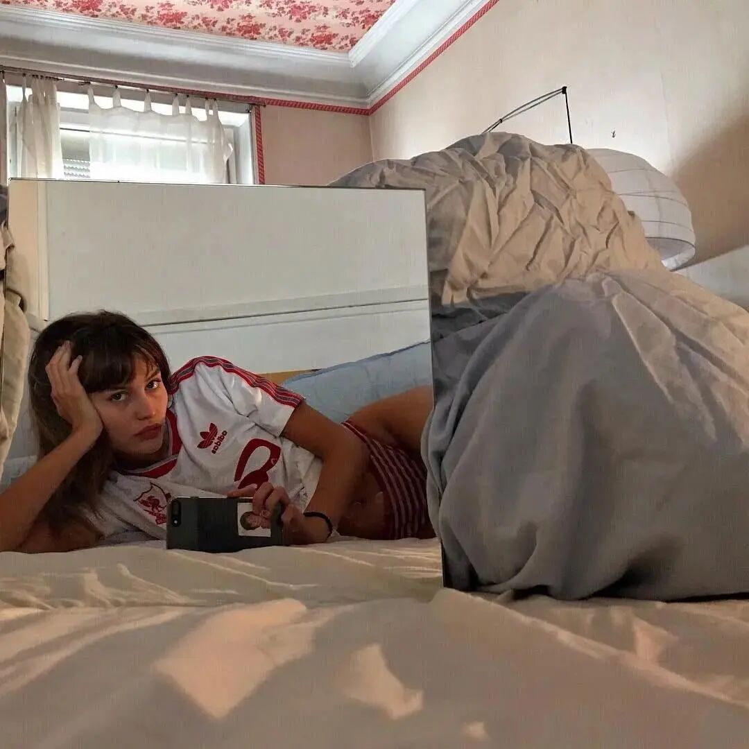 【时尚】半藏森林算什么？ins最近爆火的“不穿bra”自拍才是真正的“纯欲风”！（组图） - 2