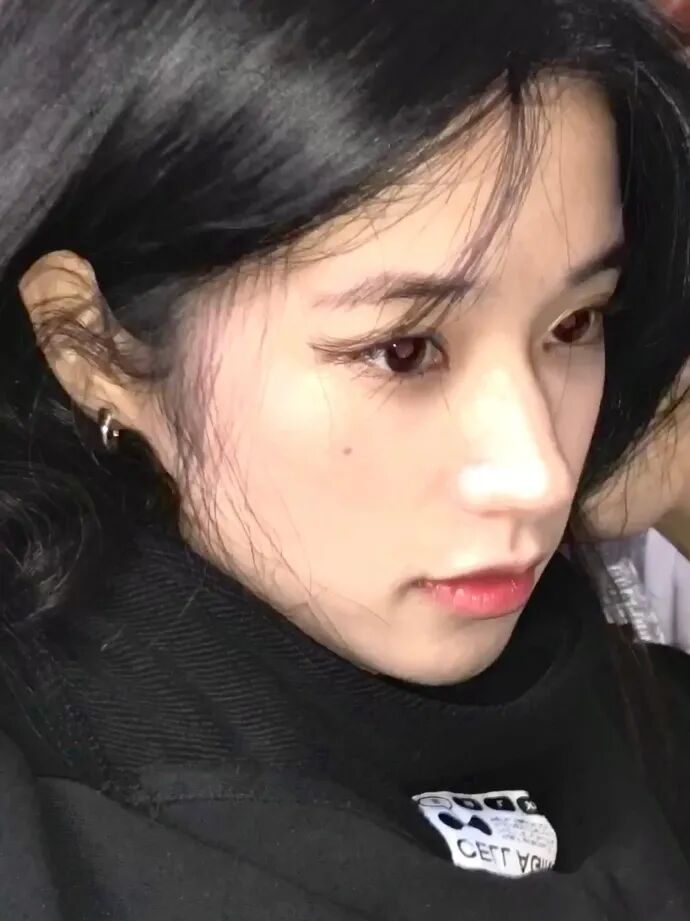 【美女】被全民吐槽照骗+绿茶，一年后竟靠脸美上热搜？网友：去哪换头了（组图） - 31