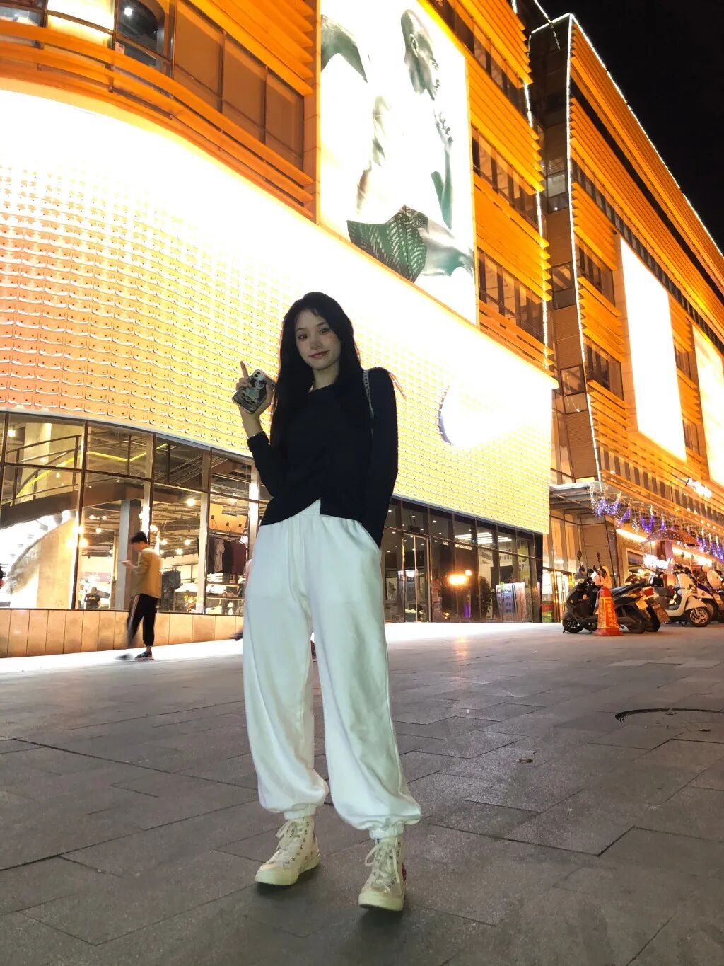 【美女】被全民吐槽照骗+绿茶，一年后竟靠脸美上热搜？网友：去哪换头了（组图） - 70