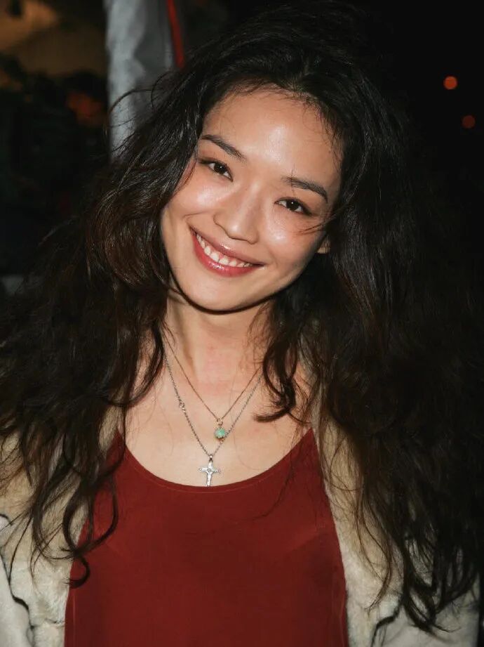 【美女】被全民吐槽照骗+绿茶，一年后竟靠脸美上热搜？网友：去哪换头了（组图） - 27