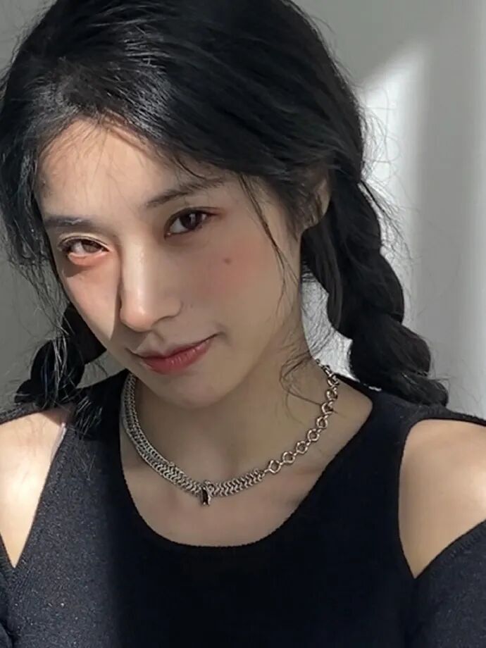 【美女】被全民吐槽照骗+绿茶，一年后竟靠脸美上热搜？网友：去哪换头了（组图） - 35