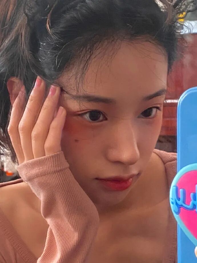 【美女】被全民吐槽照骗+绿茶，一年后竟靠脸美上热搜？网友：去哪换头了（组图） - 36