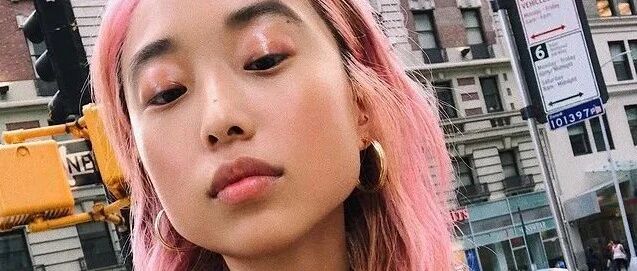 90后“黑皮网红”吸粉128w！成VOGUE最年轻主编，却被嘲太丑？