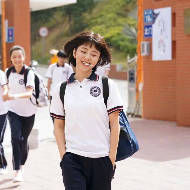 娱乐圈新晋“扫弟机”，30岁演高中生火上热搜？网友：这才是真·少女感！（组图） - 7