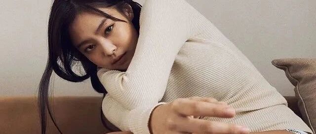 Jennie“内衣画报”太辣了，原来是穿了这个色！网友：不会吧，它居然还没过气？