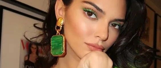 2021最新流行色刷屏ins，被吐槽最“丑”的色号，居然这么多大牌抢着要？