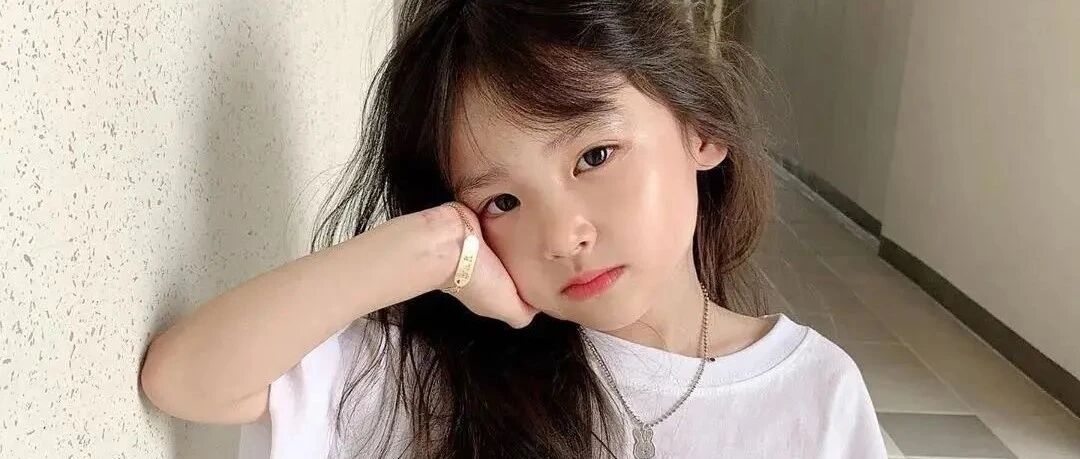 韩国“小宋慧乔”身高仅120cm，却成为23w网友的职场穿搭教科书！网友：真·小个子穿搭模板