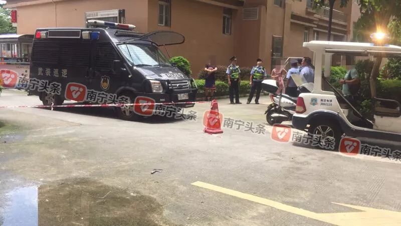 小区天降菜刀 居民：不是第一次了！