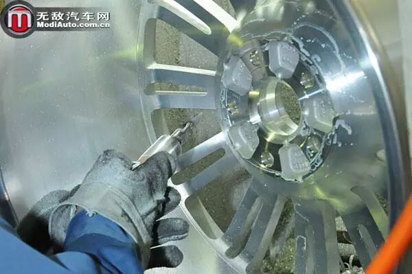 【6/16更新】日本這間破廠房內，藏著世界上頂尖的鍛造輪圈制造廠的圖32