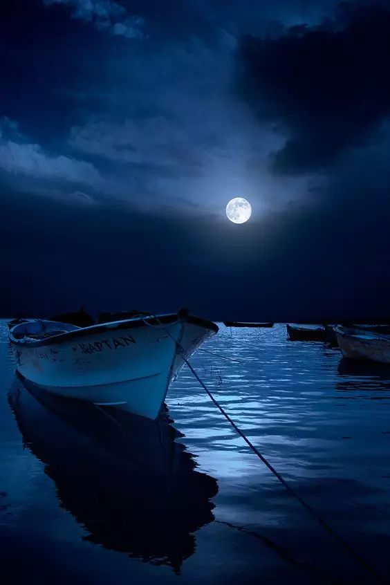 看世界上最美的月亮!