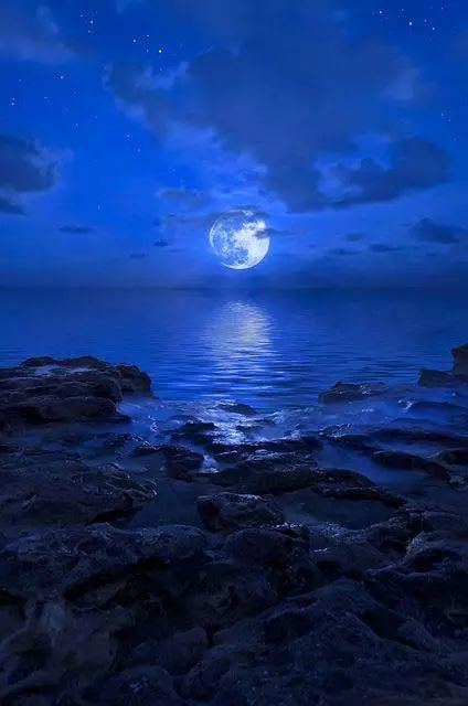 看世界上最美的月亮!