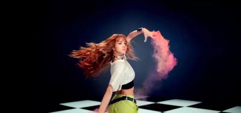 低成本也能模仿 BLACKPINK！這四個泰國女孩什麼來頭？