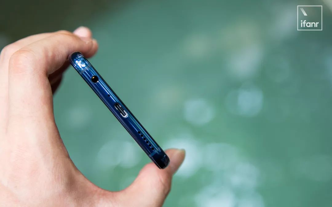 OPPO R17 上手：水滴屏 + 屏下指紋，這可能是顏值最高的「瀏海屏」手機 科技 第11張