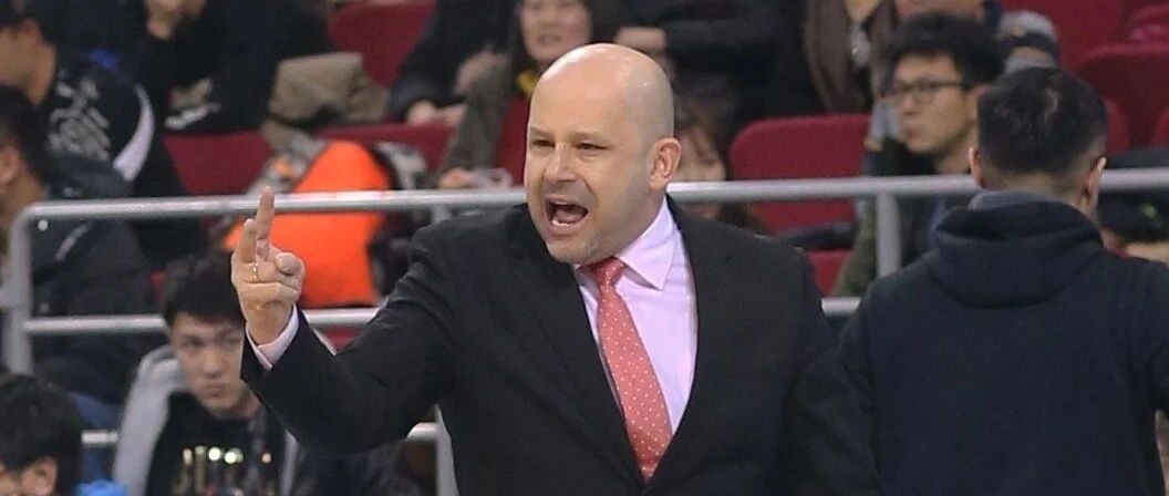 应对CBA剩余赛程 首钢队又有大举措 雅尼斯将重掌帅印