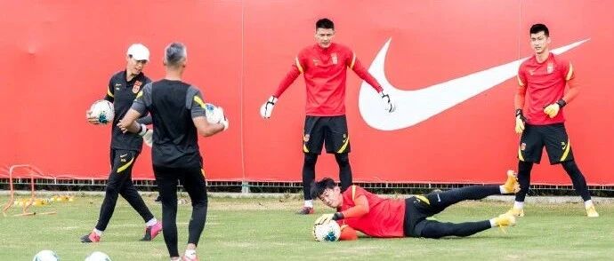 国足22日开始集训 40强赛备战任务相当重