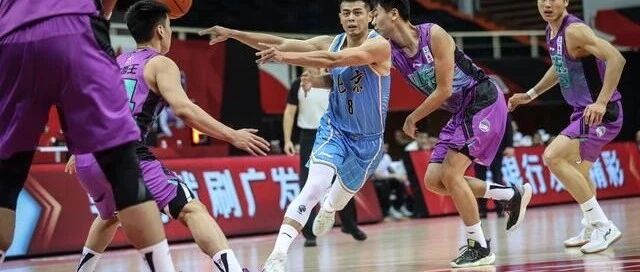 李幕豪拼掉门牙 首钢队打出气势 6分逆转山东队赢得不容易