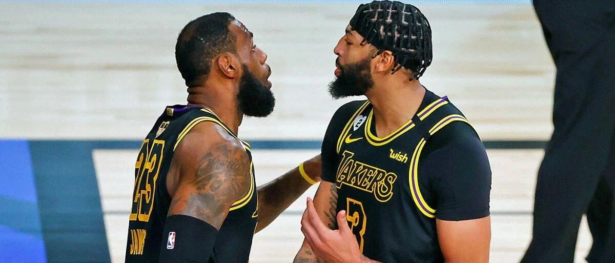 老队长场下狂怒难挡湖人绝望碾压 无解詹眉再送65+23击溃热火