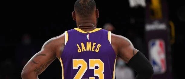 36岁詹皇准三双+惊天隔扣豪取5连胜 字母哥31分率队复仇